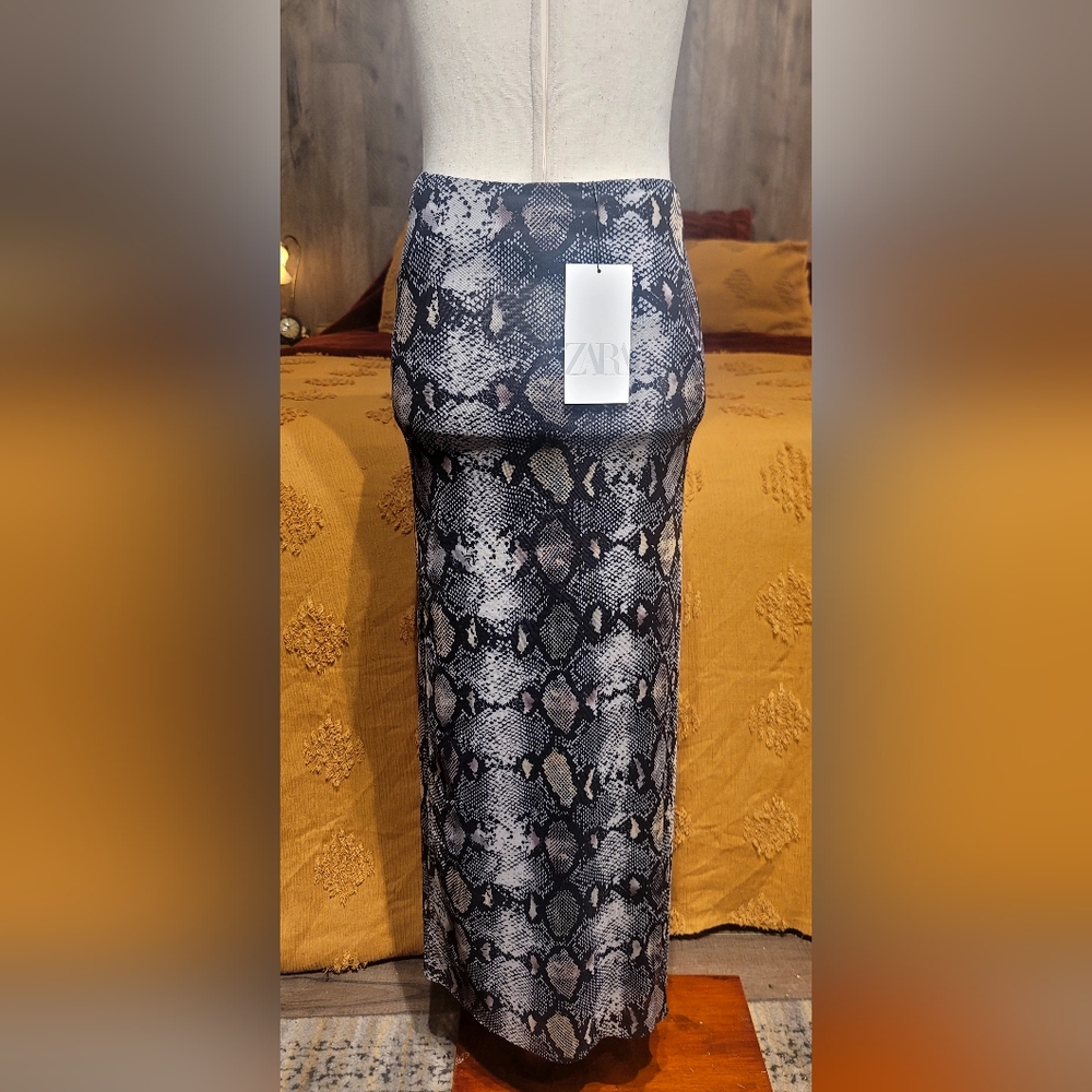 ZARA Snake Print Strech High-Waisted Skirt – NWT (Size Small)